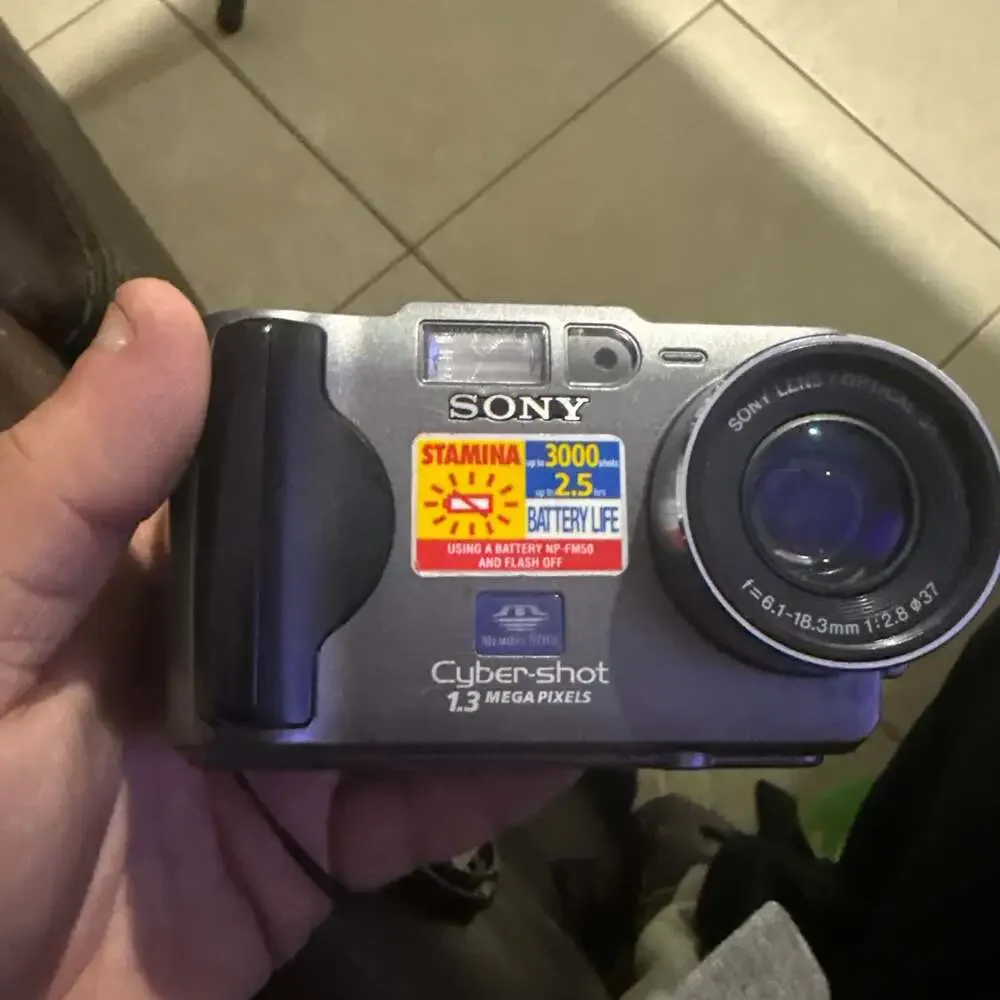 Sony Cyber-shot 1.3MP Vintage Digital Camera - Retro Y2K Tech